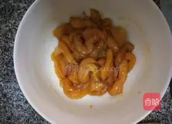 Illustration of how to make fried chicken tenders 3