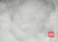 Illustration of how to make fried sausage with celery 2