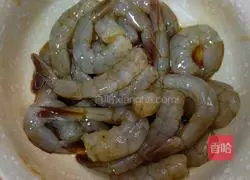 Illustration of how to make golden potato shrimp balls 4