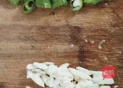 Illustration of how to make fried beans and minced pork 2