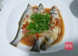 Chopped peppers Illustration of how to make steamed dried fish 5