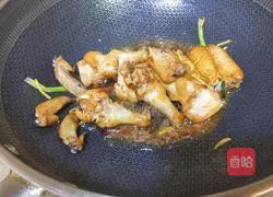 Illustration of how to make braised chicken wings with fungus 8