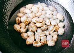 Illustration of home-style fried clams 3