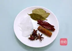 Illustration of how to make braised pork and potatoes 3