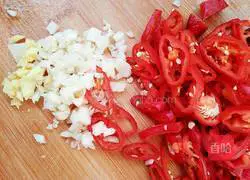 Illustration of how to make fried dried fish with red pepper 2