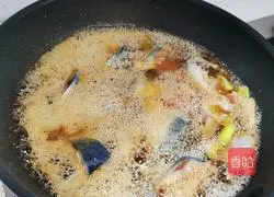 Illustration of the classic home-cooked mackerel with garlic sauce 10