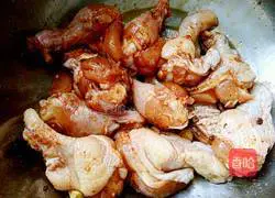 Illustration of how to make cumin chicken wing root 3