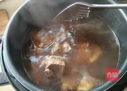 Illustration of how to make braised pork ribs soup 4