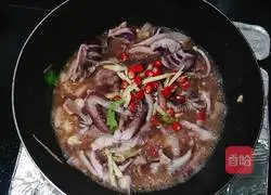 Illustration of how to cook squid in sauce 4