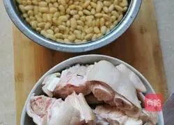 Soybean braised pig's trotters recipe 1