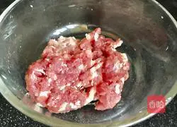 Illustration of how to make minced meat and fresh tea tree mushrooms 2