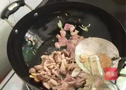 Illustration of how to make fried beans and meat 5