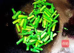 Illustration of how to make asparagus and scrambled eggs 4