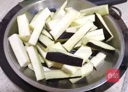 Illustration of how to cook eggplant with minced meat and mushrooms 2