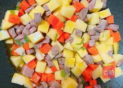 Illustration of how to make curry beef and potatoes 5