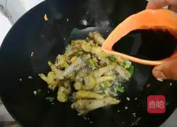 Illustration of how to make fragrant chicken feet 8