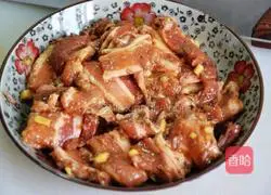 Illustration of how to make fried crispy pork 1