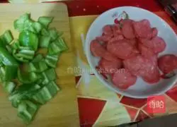 Illustration of how to make fried sausage with green pepper 2