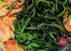 Illustration of how to make braised chicken legs with shredded kelp 8