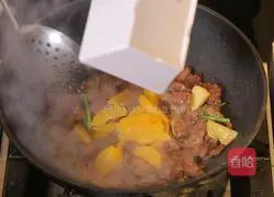 Illustration of how to make orange New Zealand beef brisket with garlic eggplant 8