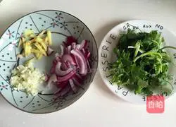 Illustration of how to make spicy fried sea melon seeds 6