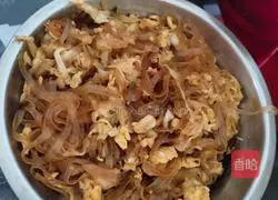 Illustration of how to make fried vermicelli with olives and eggs 4