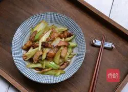 Illustration of how to make fried meat with celery 6