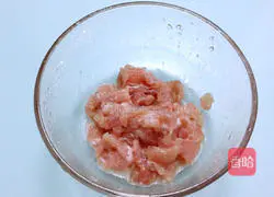 Illustration of how to make fried pork slices with pickles 3