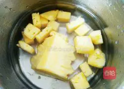 Illustration of how to make pineapple shrimp 3