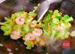 Illustration of how to make fried shrimps with broccoli 11