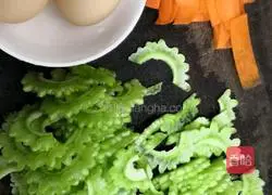 Bitter melon, carrot and scrambled eggs recipe 2