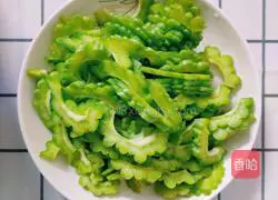 Illustration of how to make fried pork with bitter melon 4