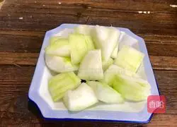 Illustration of how to cook chicken wings and winter melon 3