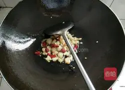 Sour Illustration of how to make spicy shredded cabbage 6