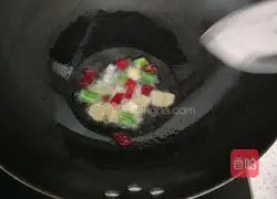 Illustration of how to stew crucian carp 3