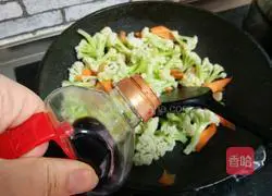 Illustration of how to make stir-fried cauliflower with meat 6