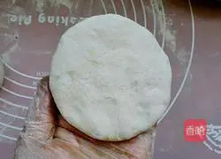 Illustration of how to make beef patties 8