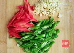 Illustration of how to cook carrots with peppers 1