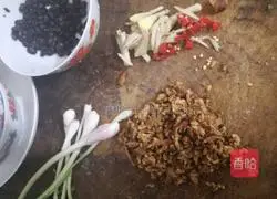 Illustration of how to steam chicken in rice cooker 2