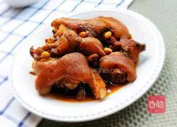 Illustration of roasting pig's trotters 12