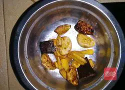 Three Cups of Chicken Recipe Illustration 3