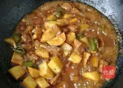 Illustration of how to cook beef with potatoes 9