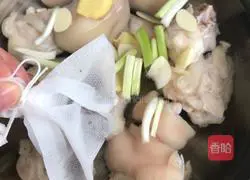 Illustration of home-style stewed pig's trotters 8