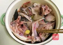 Illustration of how to make spicy boiled fish 4