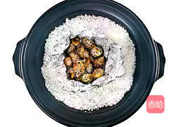 Illustration of how to make salt-baked snails 5