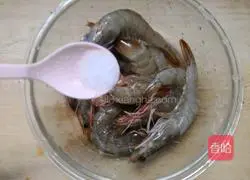 Illustration of how to make peerless mysid shrimp 1