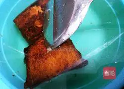 Illustration of how to make pork with pickled vegetables 3