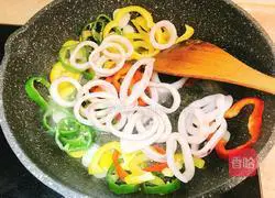 Illustration of how to make colorful pepper squid rings 10