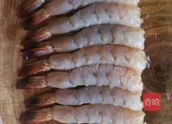 Illustration of how to eat shrimp 2