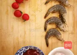 Illustration of how to make rich shrimps in tomato sauce 1